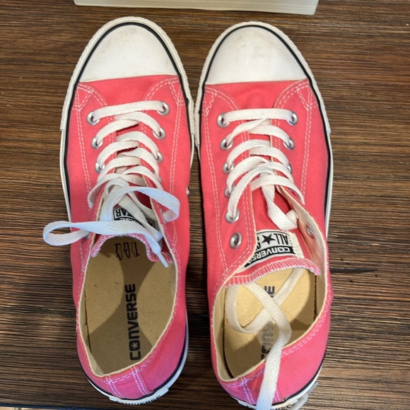 Women’s Low Top Converse - Picture 3 of 6